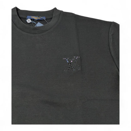 🖤 Louis Vuitton Tonal LV Embossed Logo Tee – Black Minimalist Edition ✨