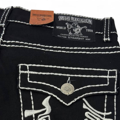 🧵 True Religion Black Contrast Stitch Jeans – Iconic Detail, Bold Attitude 🔥