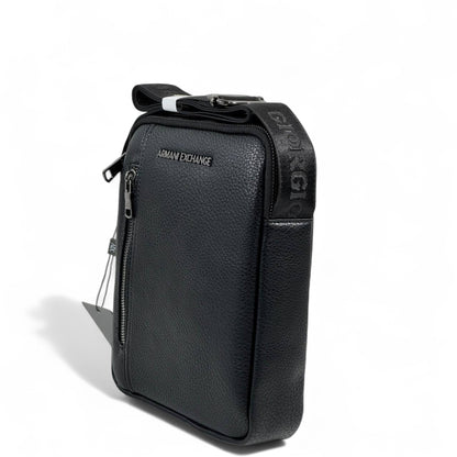 🖤 Armani Exchange Black Crossbody Bag – Effortless Luxury for Everyday Use