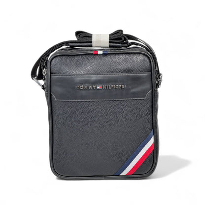 🇺🇸 Tommy Hilfiger Black Crossbody Bag – Bold. Modern. Iconic.