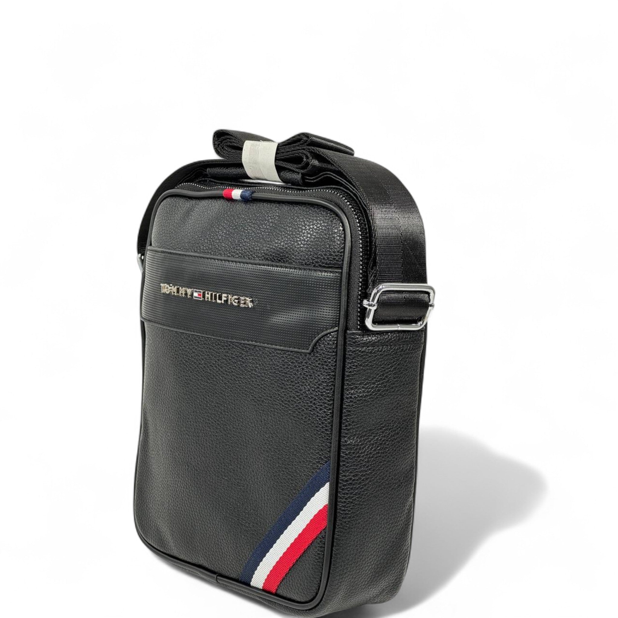 🇺🇸 Tommy Hilfiger Black Crossbody Bag – Bold. Modern. Iconic.
