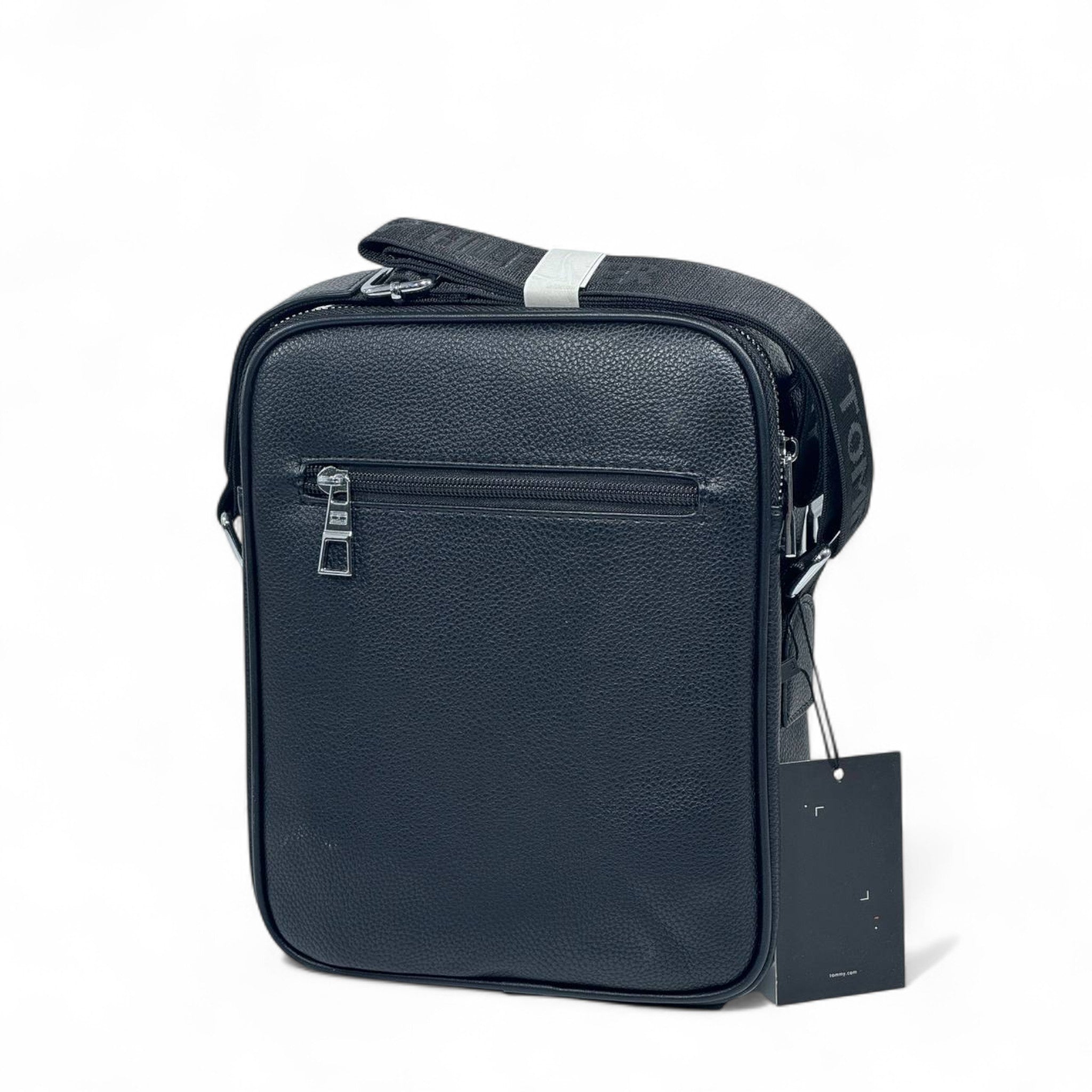 🖤 Tommy Hilfiger Black Crossbody Bag – Iconic Design, Everyday Confidence