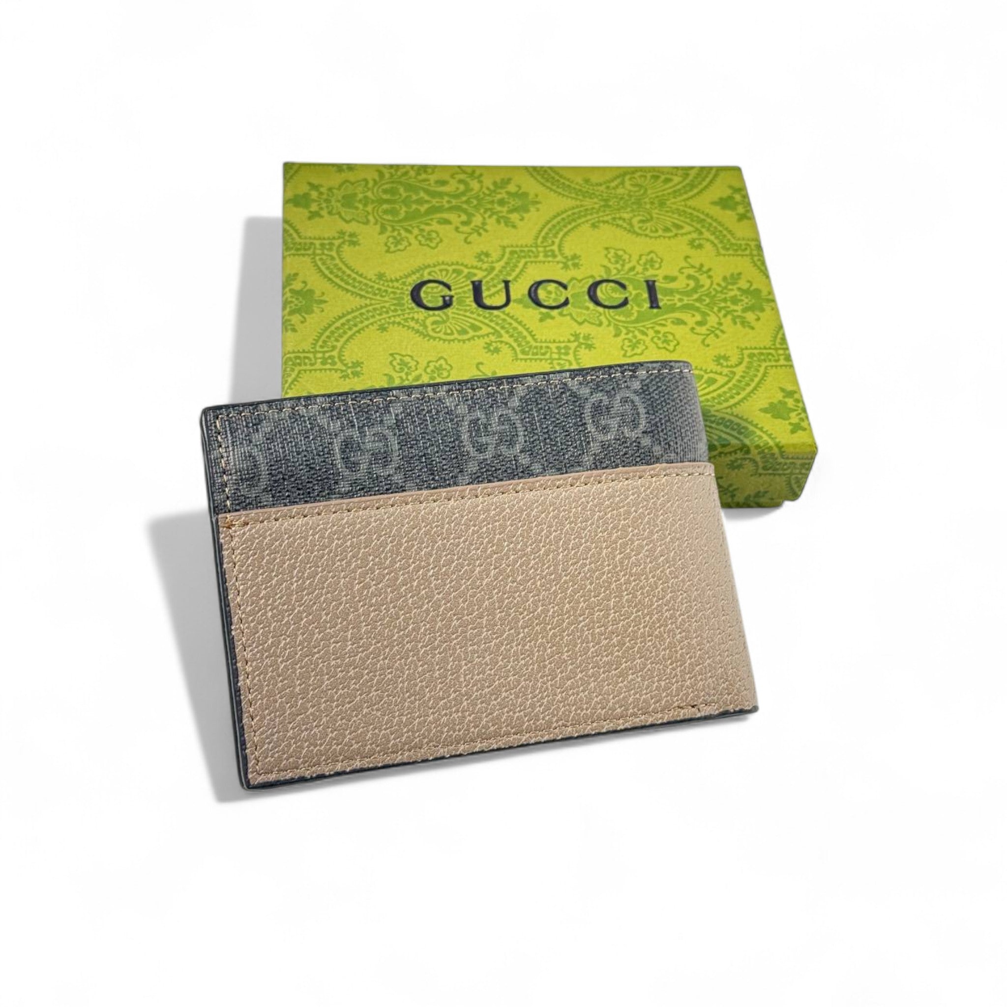 Gucci Beige Leather wallet with Cut-Out GG Logo 🌟👜