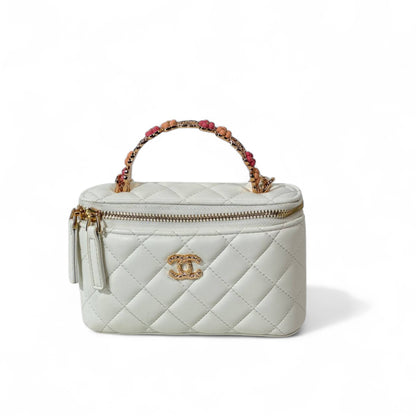 Chanel White Quilted Mini Vanity Bag – Gold Chain Handle & CC Logo 🕊️