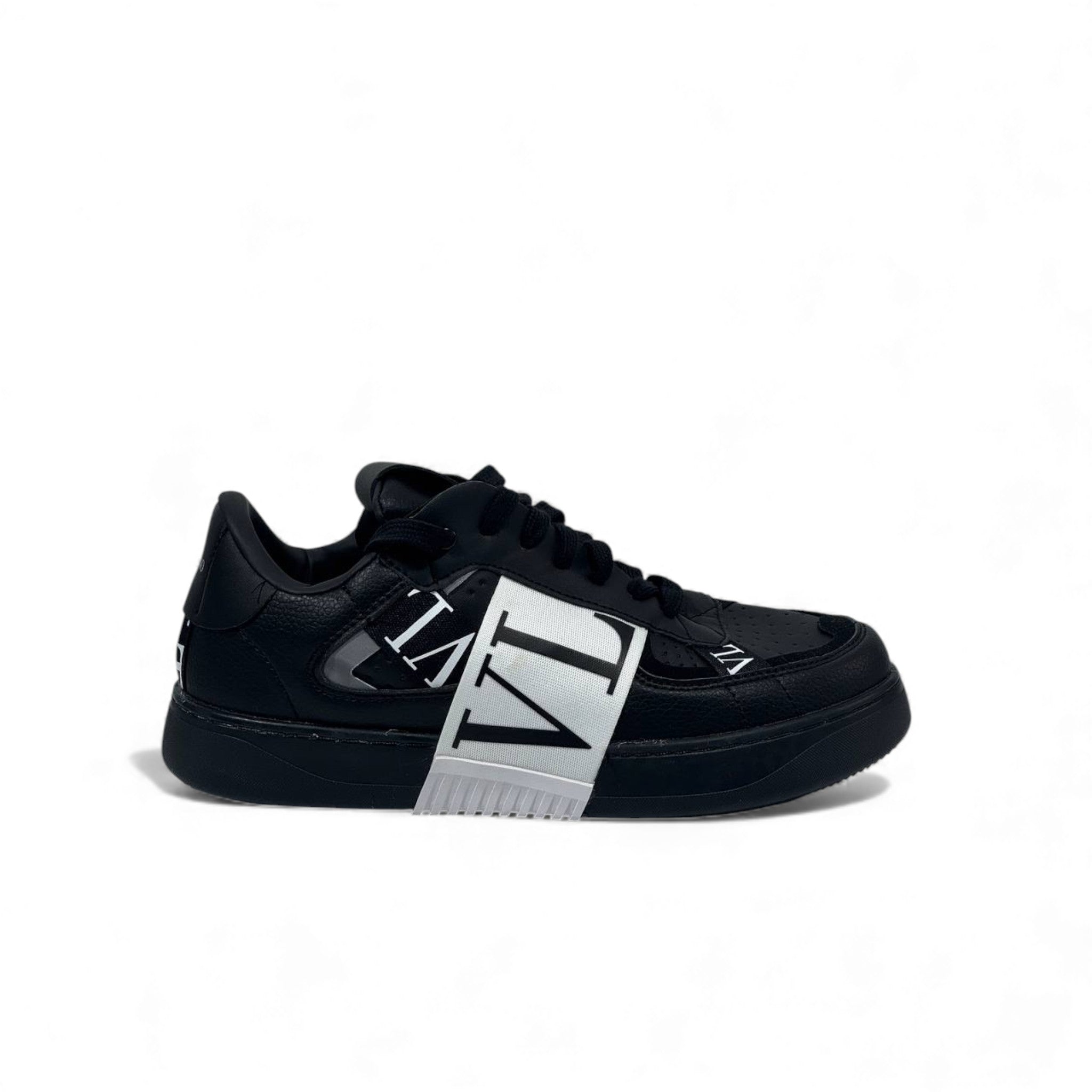 🖤 Valentino Garavani VL7N Black Sneakers – Bold Luxury, Italian Edge 👟