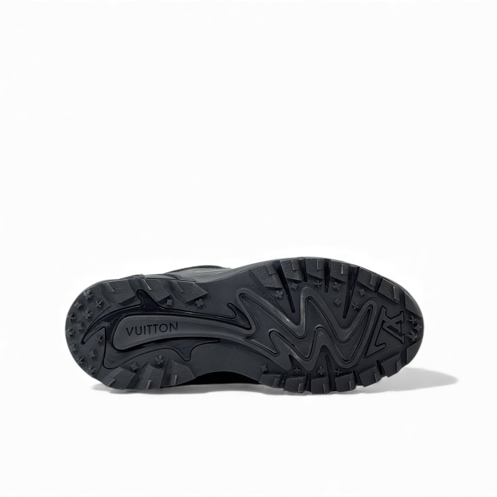 Louis Vuitton Trainer Sneaker – Iconic Monogram Elegance in Motion ✨