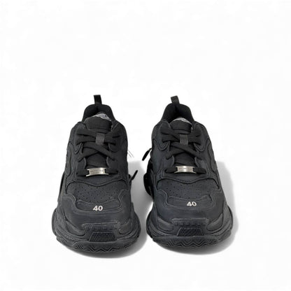 Balenciaga Triple S – All Black Stealth Edition 🖤