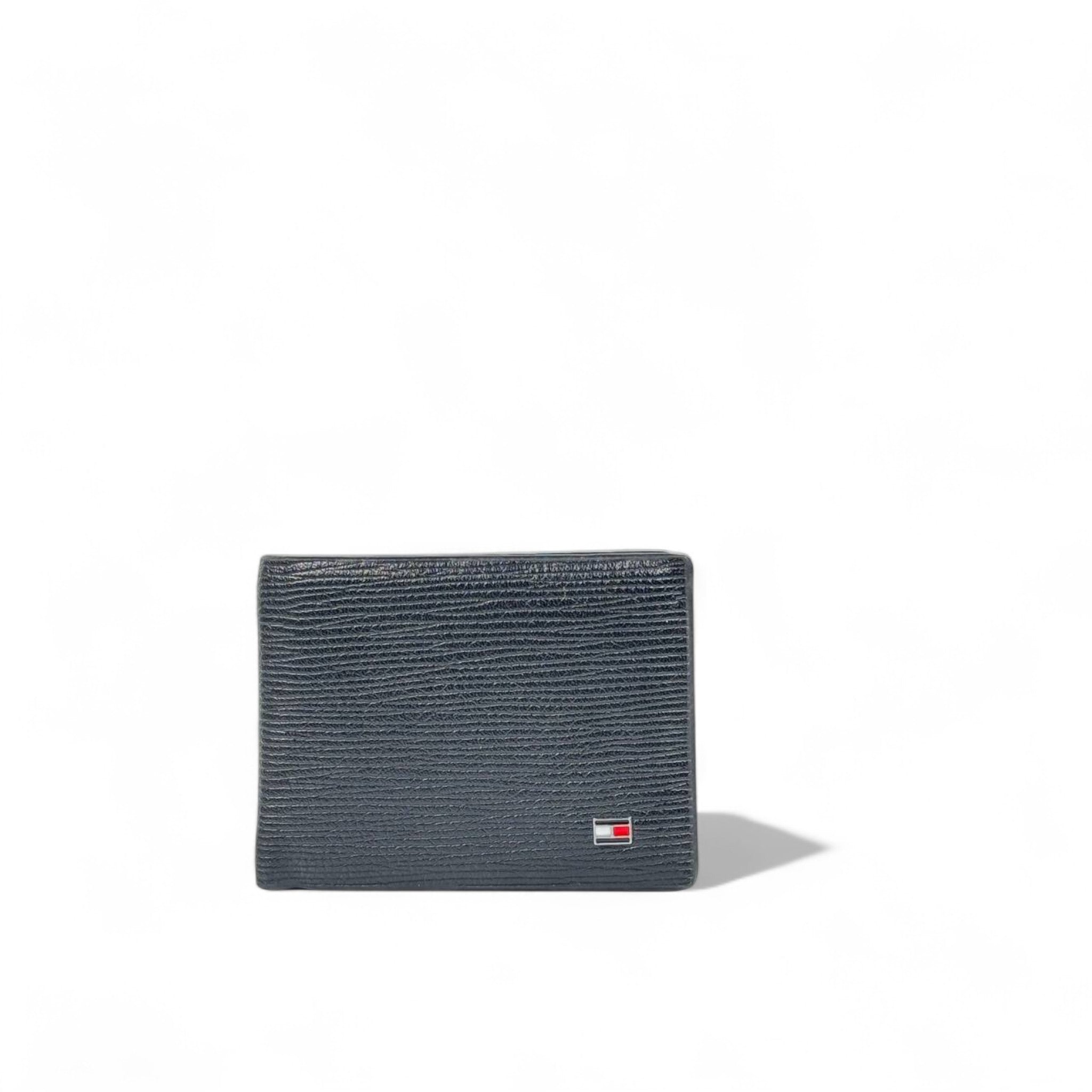 🖤Tommy Hilfiger blackTextured Leather Bifold Wallet – Flag Logo