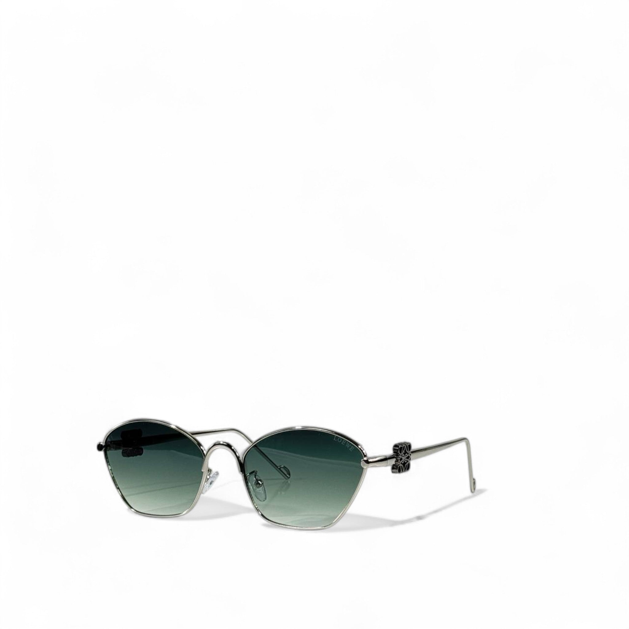 🕶 LOEWE Gradient Cat-Eye Sunglasses – Spanish Luxury Elegance