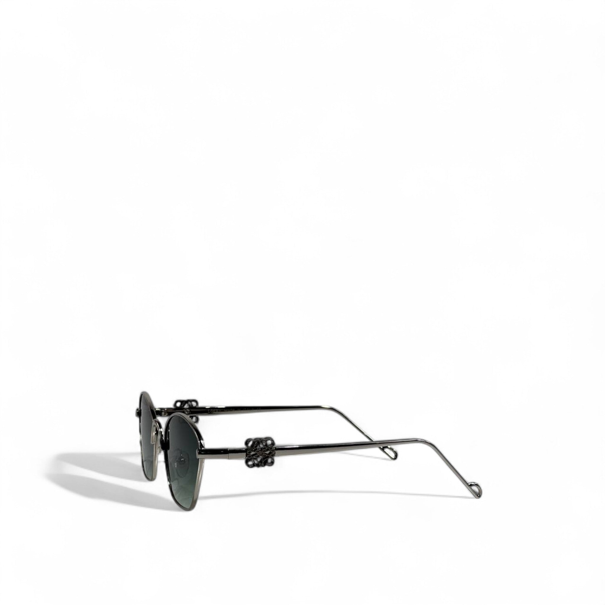 🕶 LOEWE Gradient Cat-Eye Sunglasses – Spanish Luxury Elegance