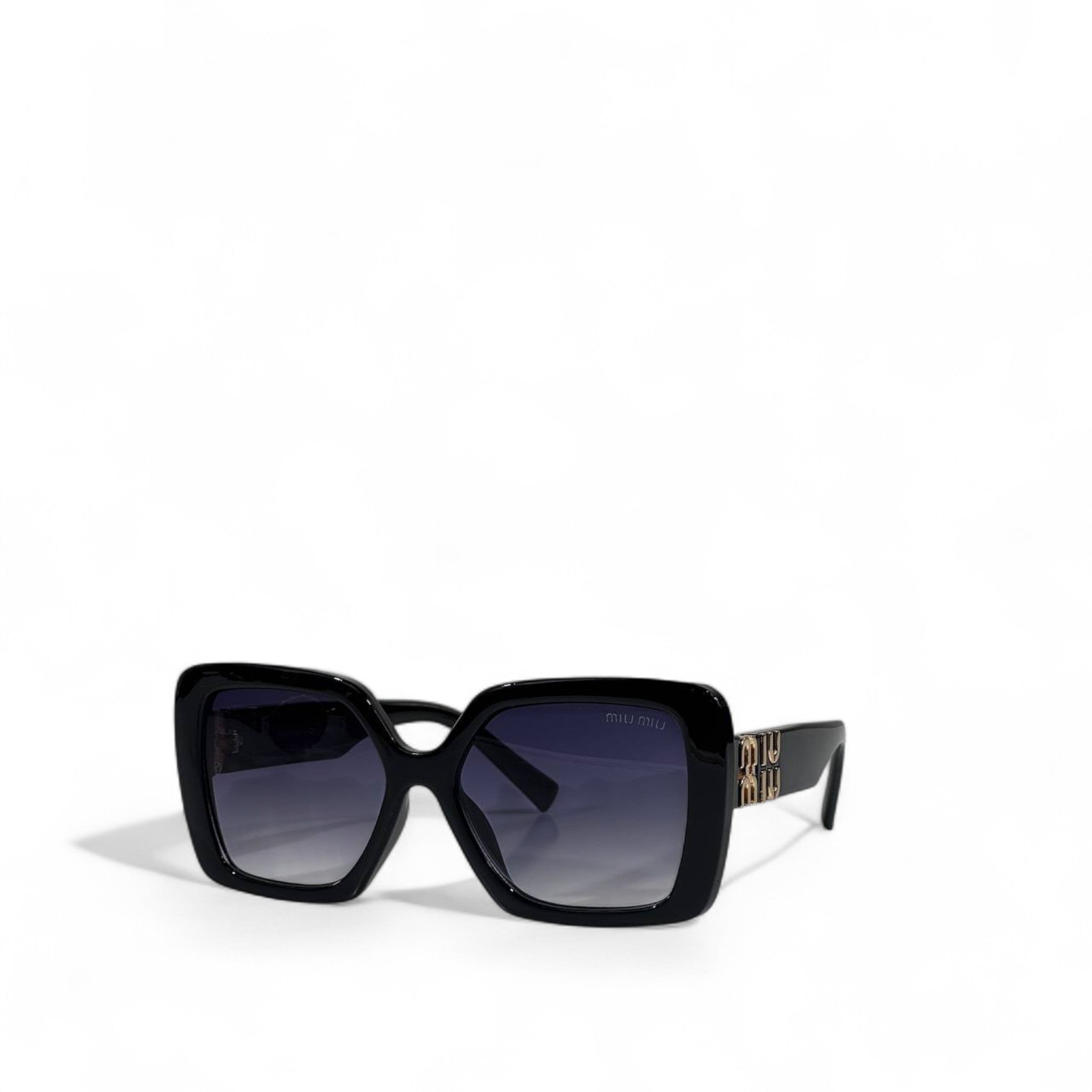 🕶 MIU MIU Oversized Square Sunglasses – Iconic Retro Chic