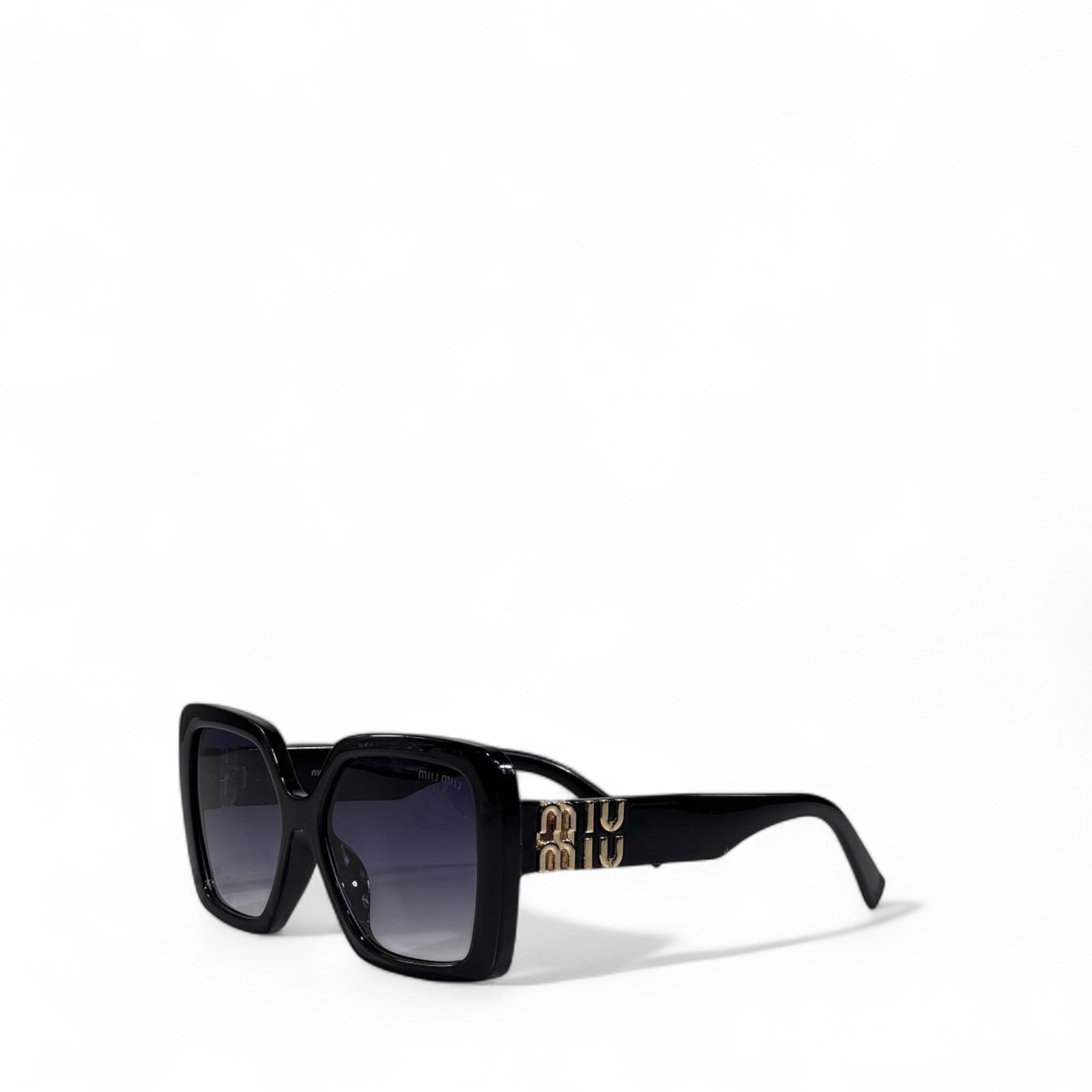 🕶 MIU MIU Oversized Square Sunglasses – Iconic Retro Chic