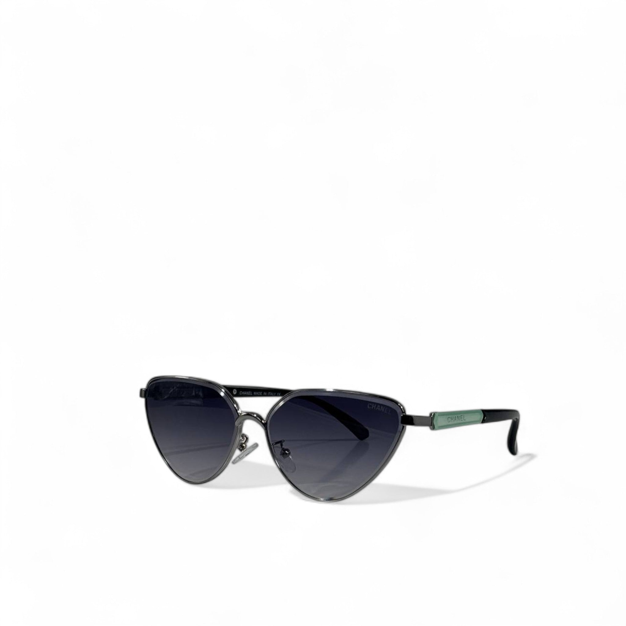 ✨ Chanel Cat-Eye Gradient Sunglasses – Black & Green
