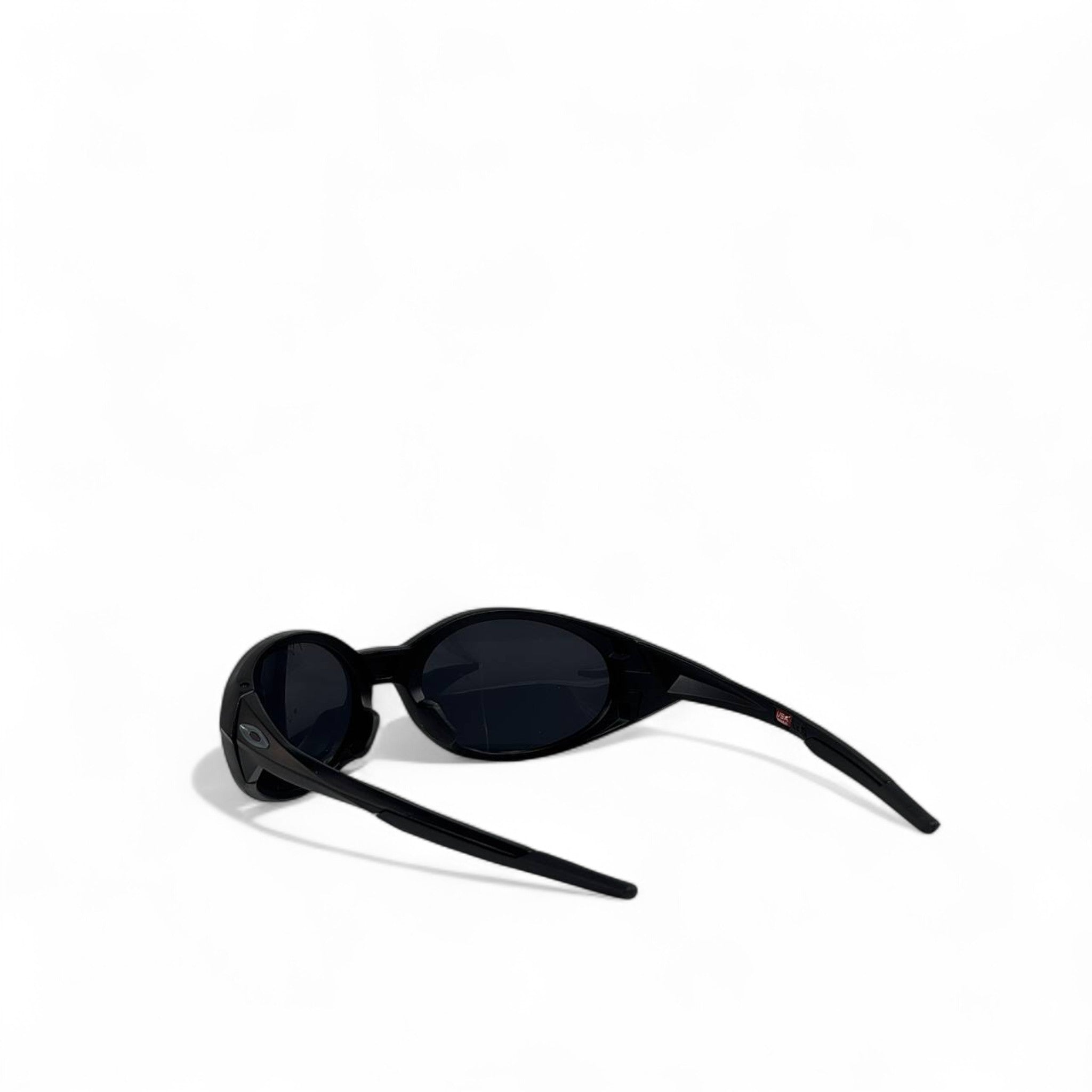 🏁 Oakley Oval Sunglasses – Futuristic Sport Style