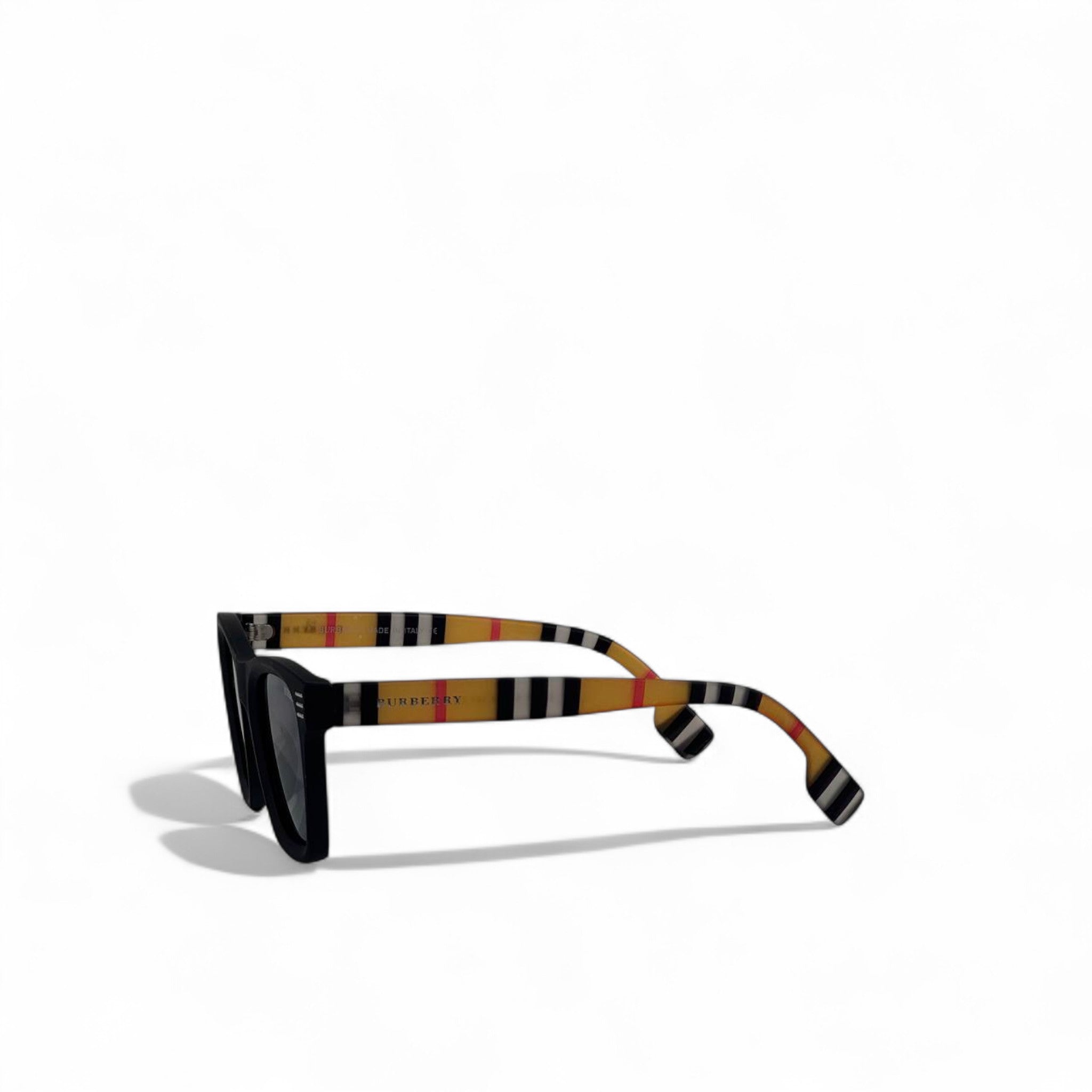 🕶 Burberry Vintage Check Square Sunglasses – Heritage Meets Modernity