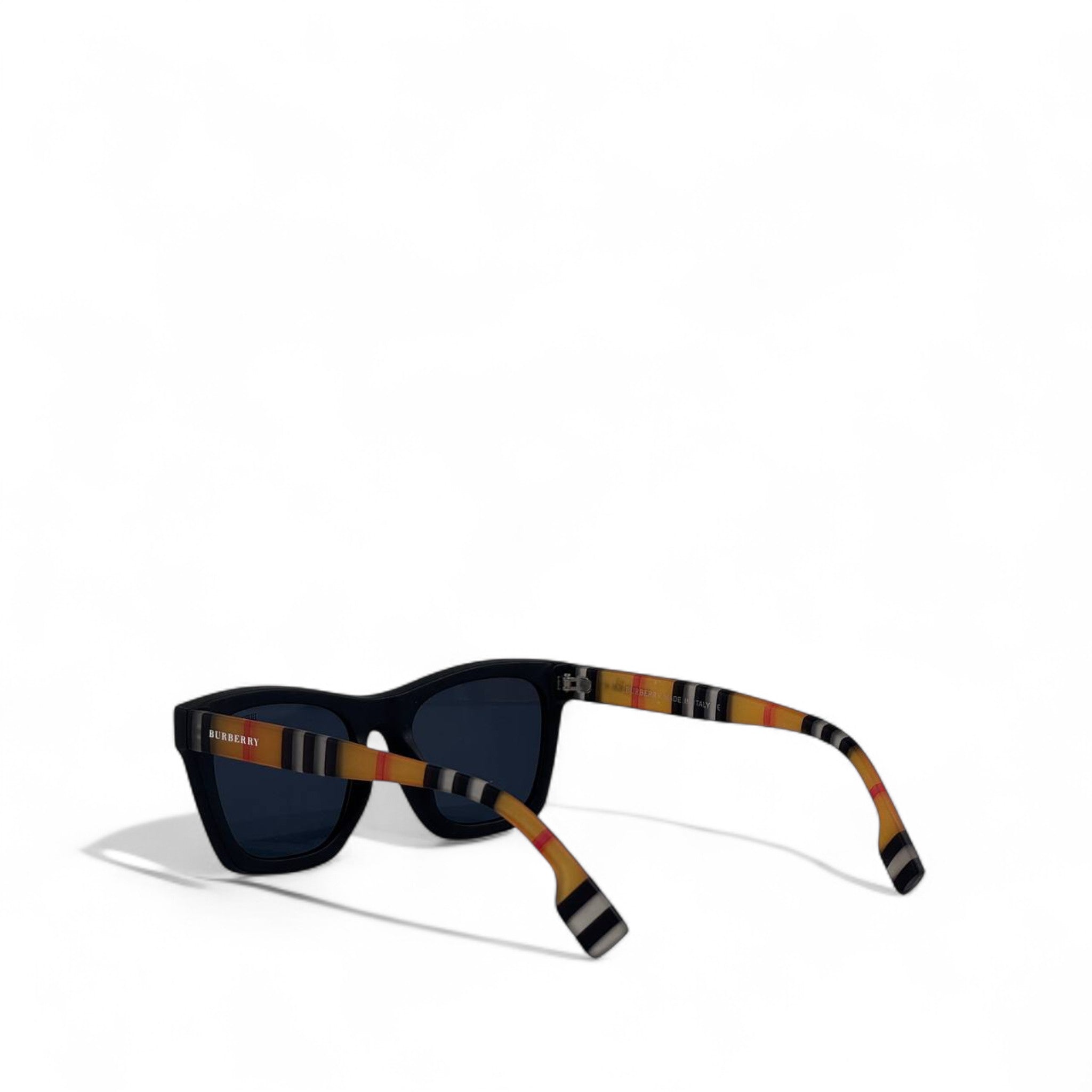 🕶 Burberry Vintage Check Square Sunglasses – Heritage Meets Modernity