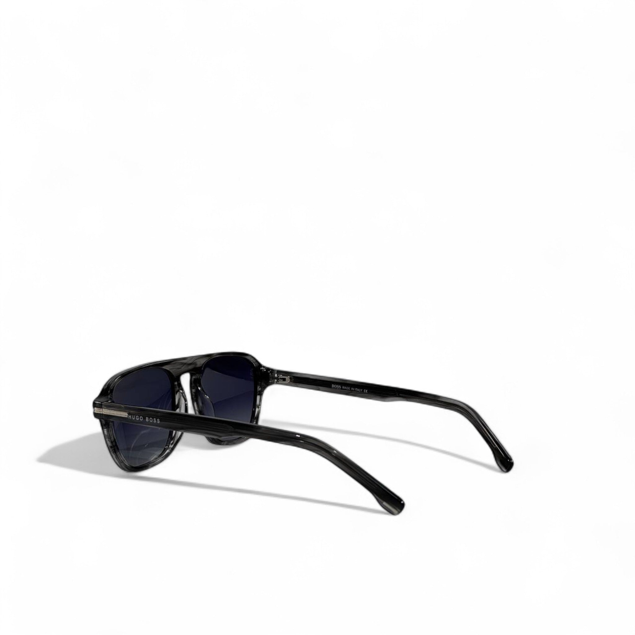 🕶 Hugo Boss Gradient Sunglasses – Modern Sophistication
