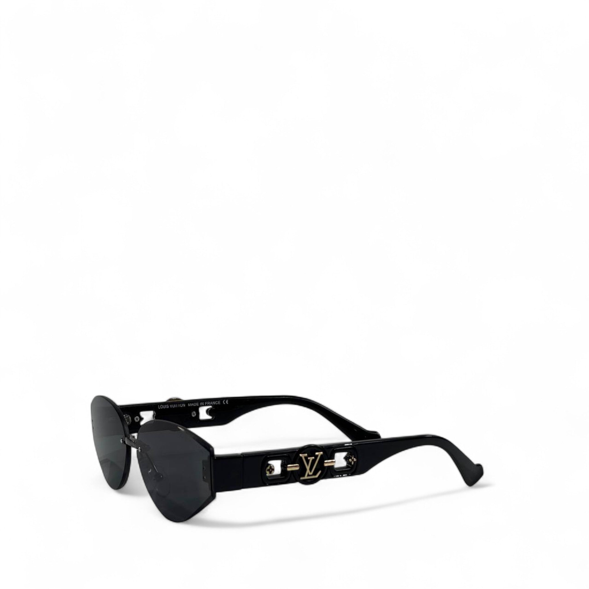 🔥 Louis Vuitton Monogram Signature Sunglasses – Black Luxe 😎✨