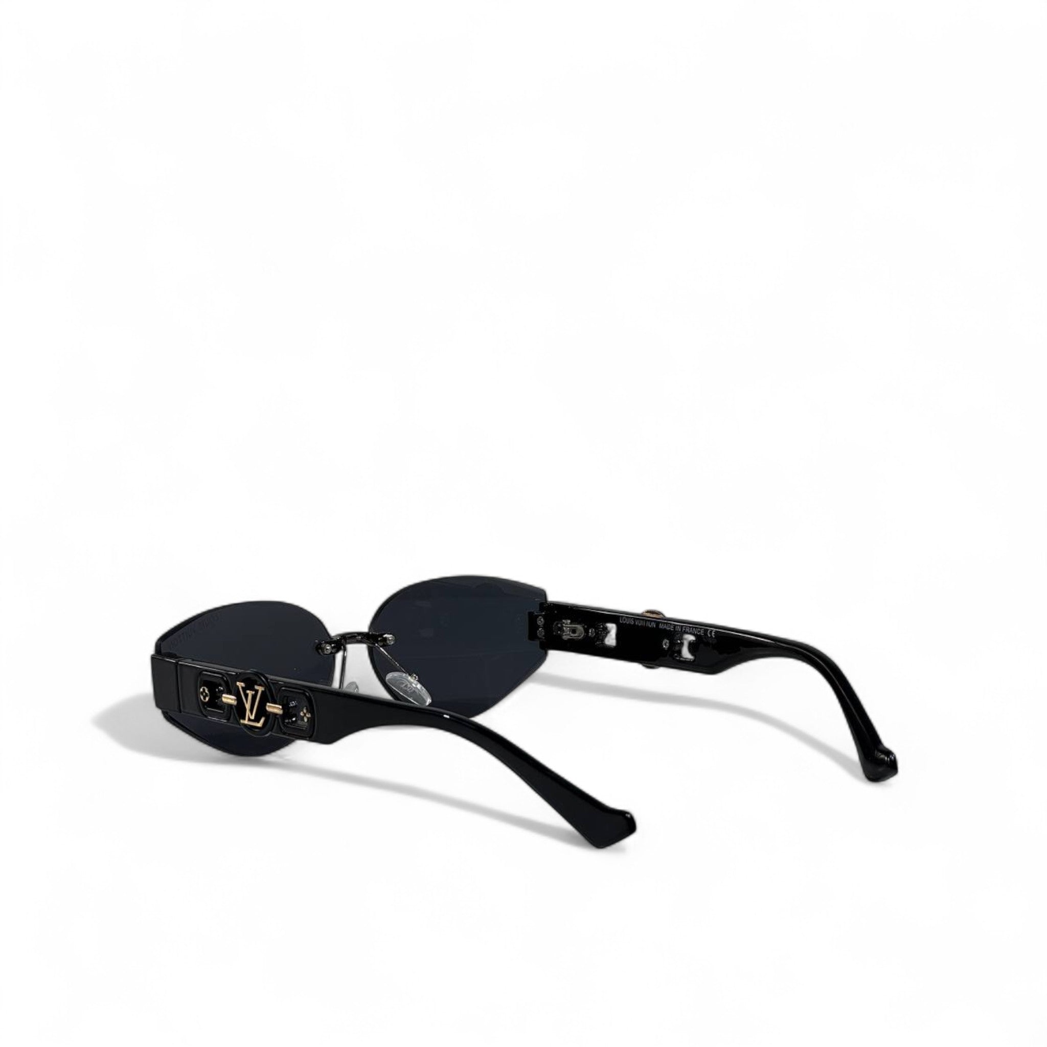 🔥 Louis Vuitton Monogram Signature Sunglasses – Black Luxe 😎✨