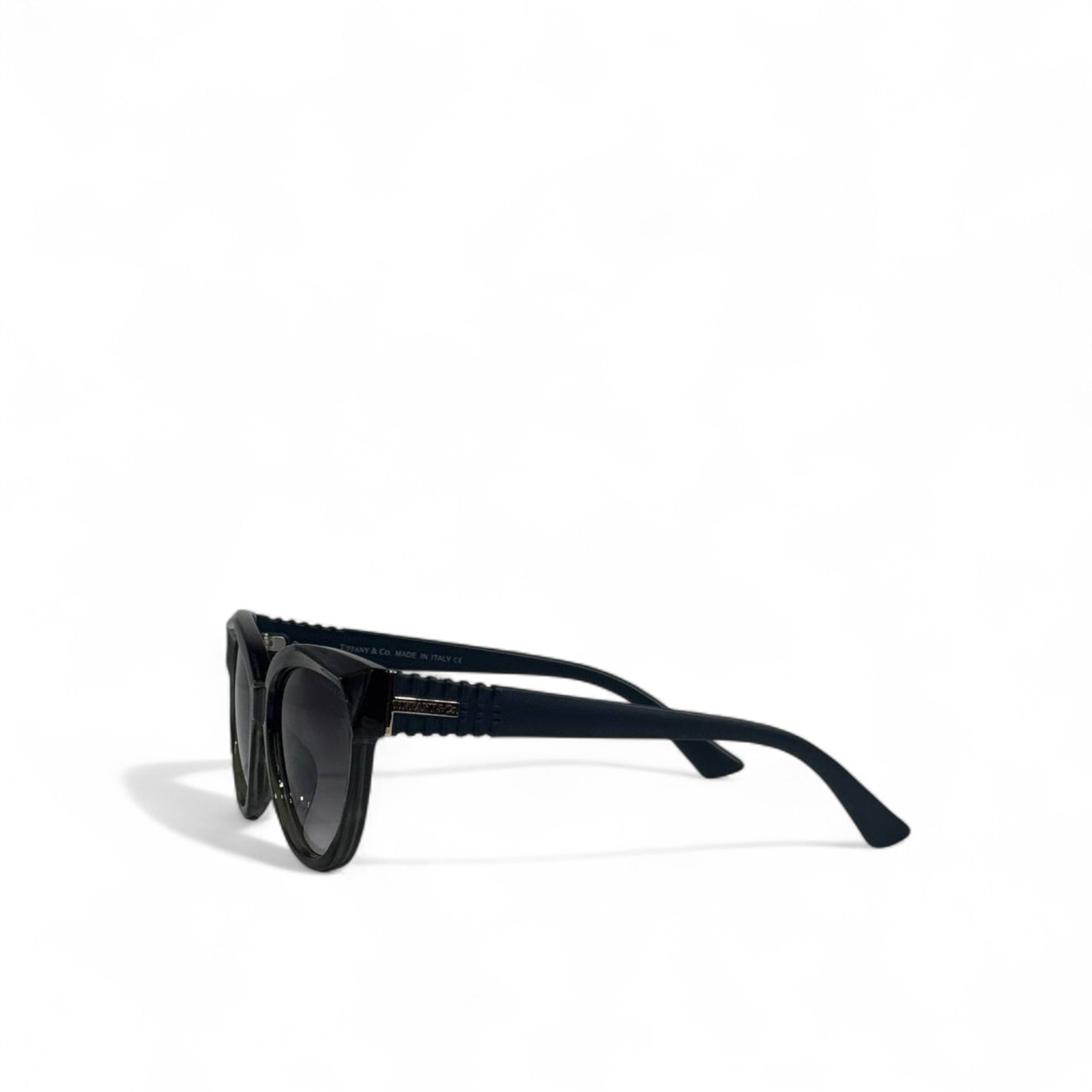💎 Tiffany & Co. Cat-Eye Black Sunglasses – Timeless Elegance 🖤