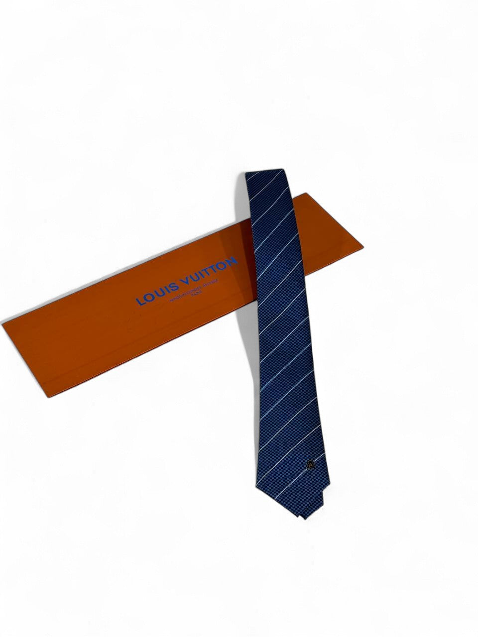 ✨ Louis Vuitton Luxury Silk Tie – Classic Blue Striped Design 👔💼 | Designer Men’s Accessory