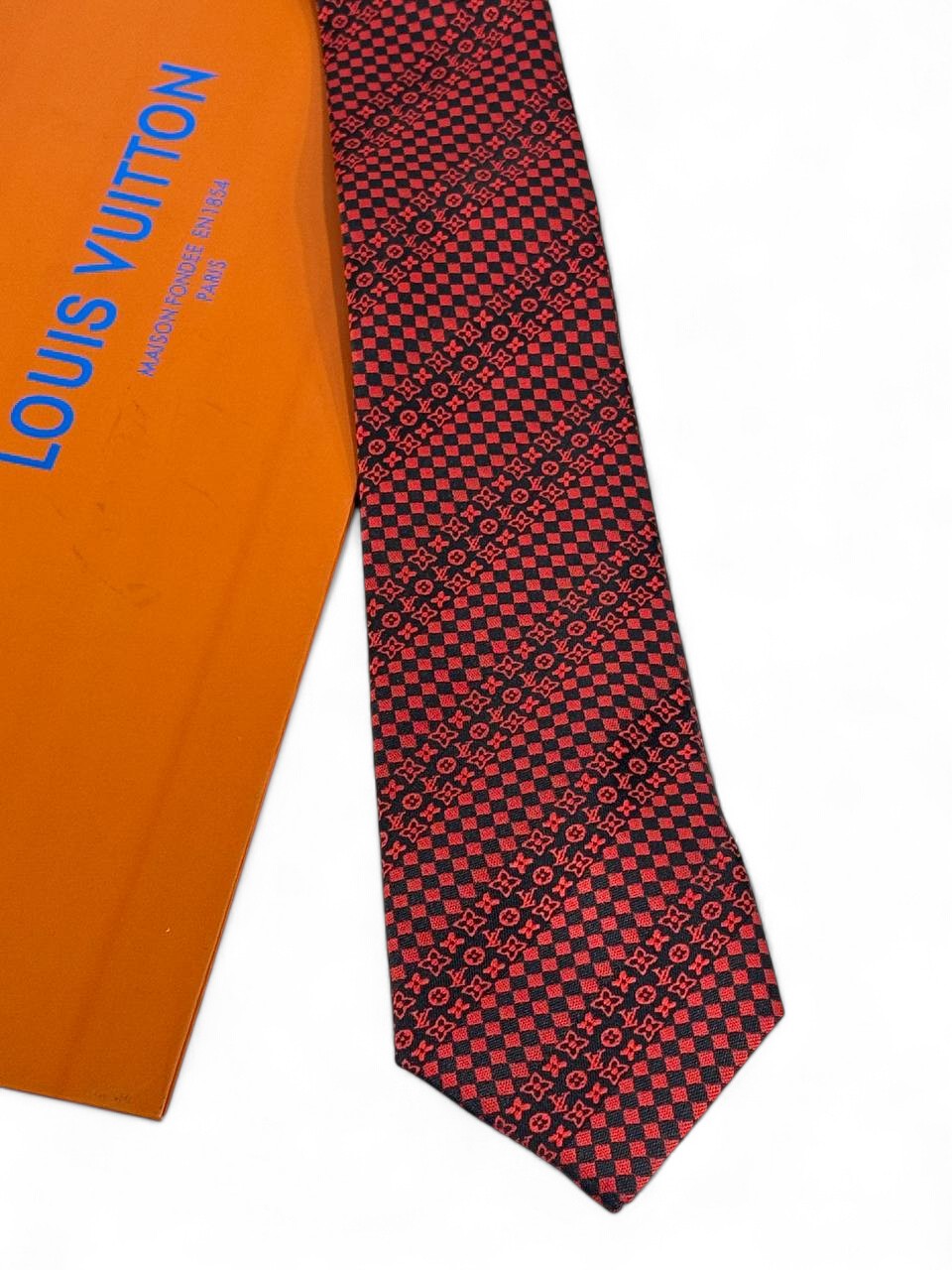 🔥 Louis Vuitton Luxury Silk Tie – Red & Black Checker Monogram 👔💼 | Designer Men’s Necktie