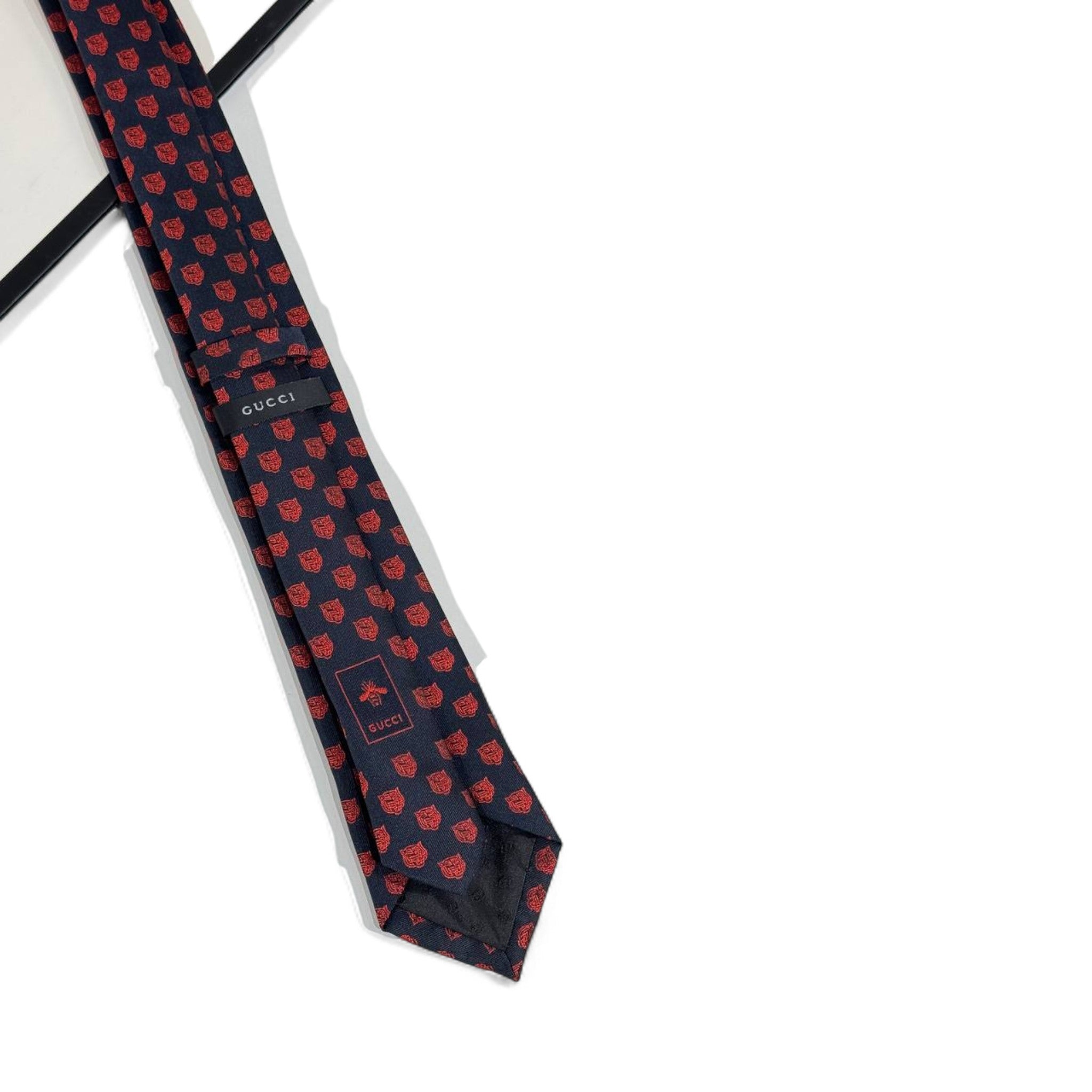 🔴 Gucci Luxury Silk Tie – Navy with Red Motif Pattern 👔✨ | Designer Men’s Necktie