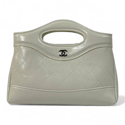 Chanel White Quilted Handle Bag – Classic Elegance Luxury Edition 🤍✨