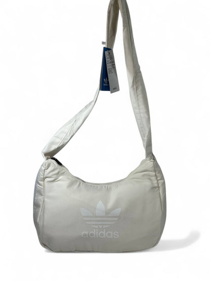 🔥 Adidas Originals Cloud-White Shoulder Bag – “Minimal Style, Maximum Comfort” 🤍✨