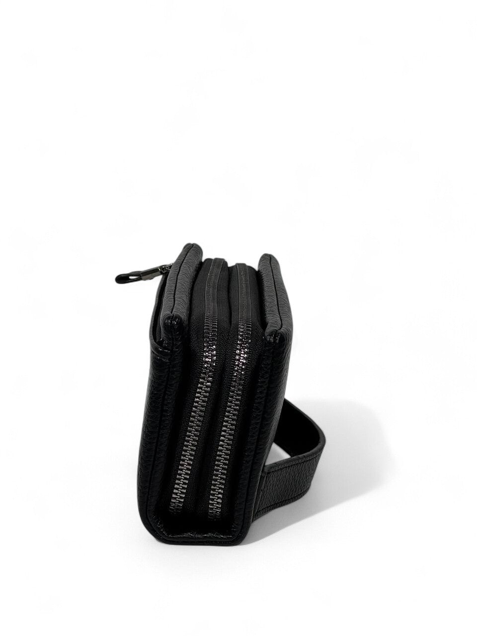 🖤 Gucci Black Pebbled Leather Crossbody Pouch – Iconic Luxury Essential