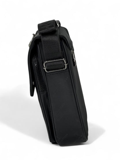 🖤 Tommy Hilfiger Black Logo Crossbody Bag – Premium Flap Design