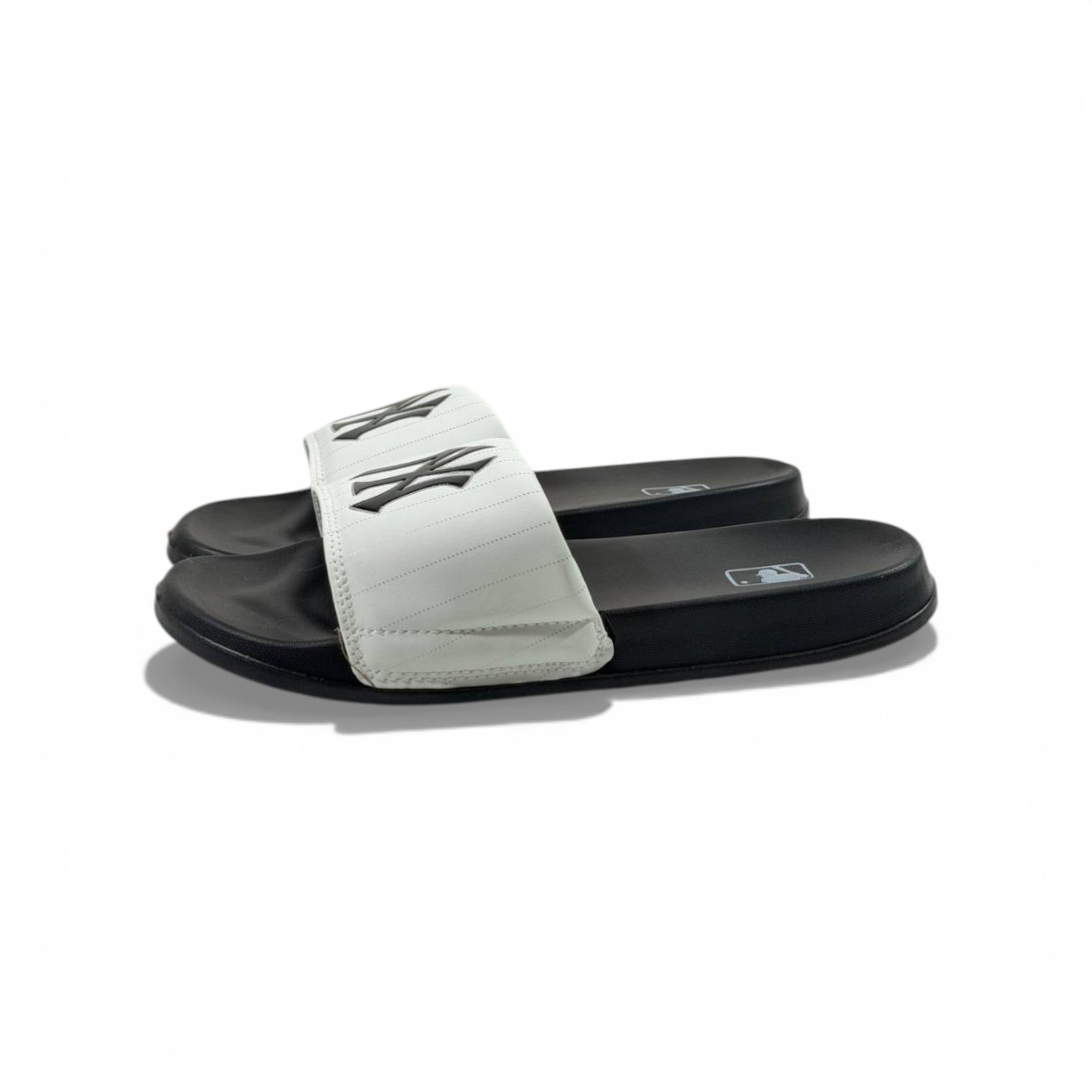 ⚾ New York Yankees Mono Slides – White & Black Edition 🤍🖤