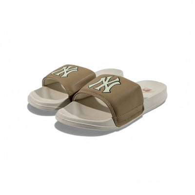 🤎 New York Yankees Slides – Beige Classic Edition ⚾✨