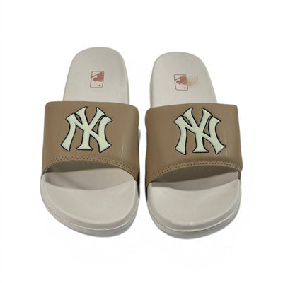 🤎 New York Yankees Slides – Beige Classic Edition ⚾✨