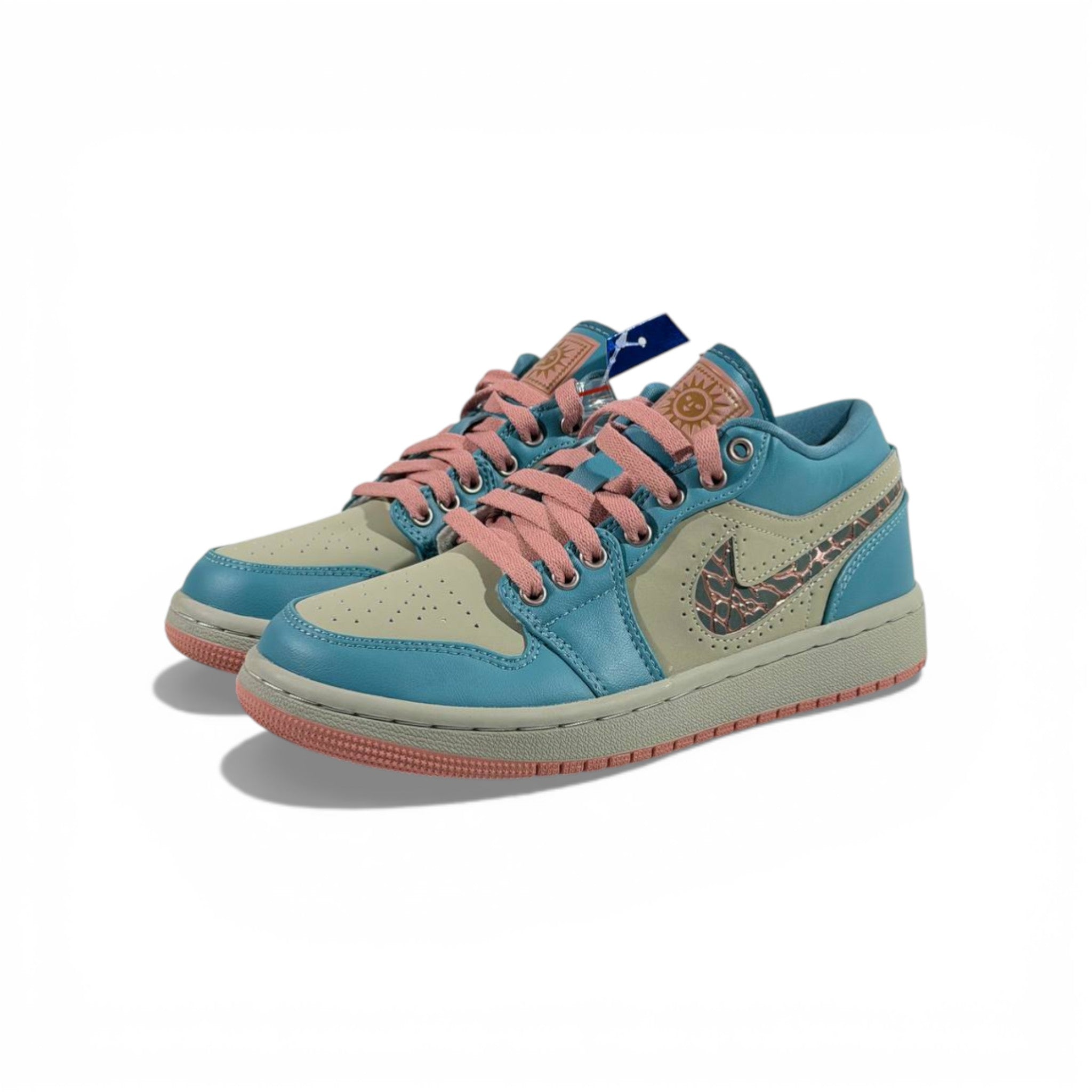 Nike Dunk Low Blue & Pink Sneakers 👟💙🌸 Trendy Streetwear Shoes – Women Casual Fashion Trainers ✨🔥