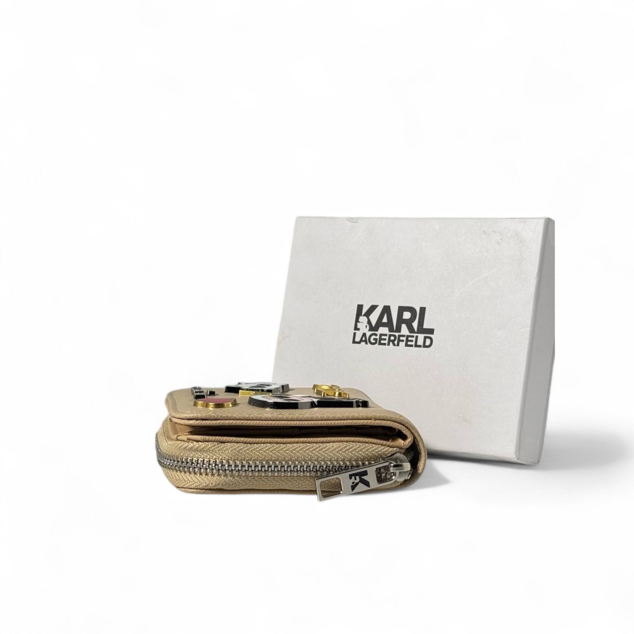✨ Karl Lagerfeld Beige Zip Wallet – Signature Karl & Choupette Patches 🕶️🐱