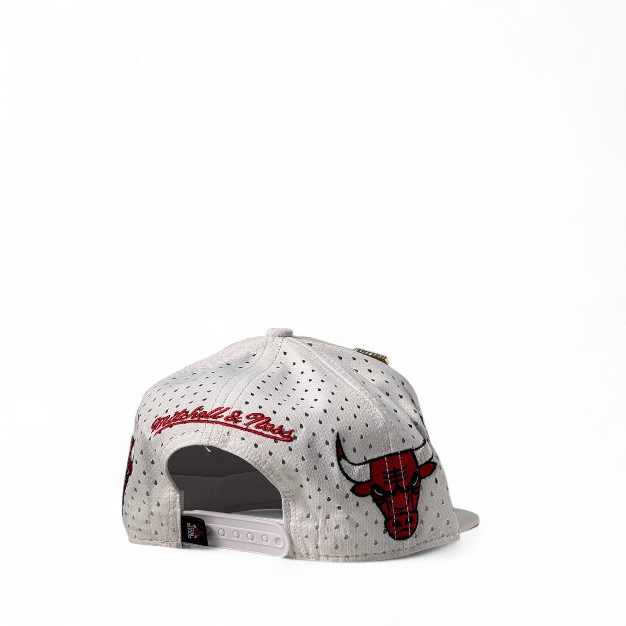 Chicago Bulls Collector Cap – White Edition 🐂🏀 | Iconic Fan Must-Have