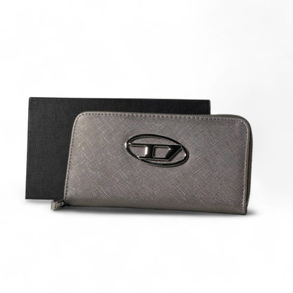 Metallic Grey Textured Zip Wallet with Sleek Emblem ✨🖤