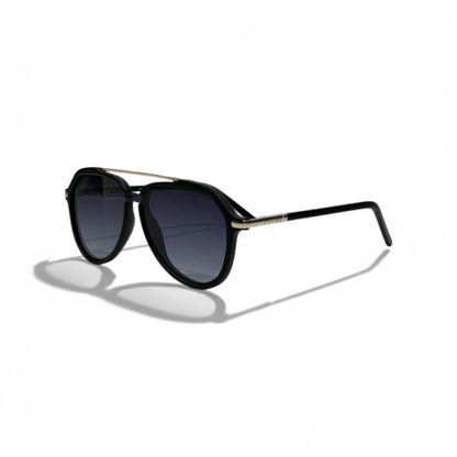 Gucci Luxury Aviator Sunglasses – Black Frame with Gold Bridge Detail 🕶️✨