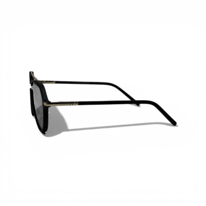 Gucci Luxury Aviator Sunglasses – Black Frame with Gold Bridge Detail 🕶️✨