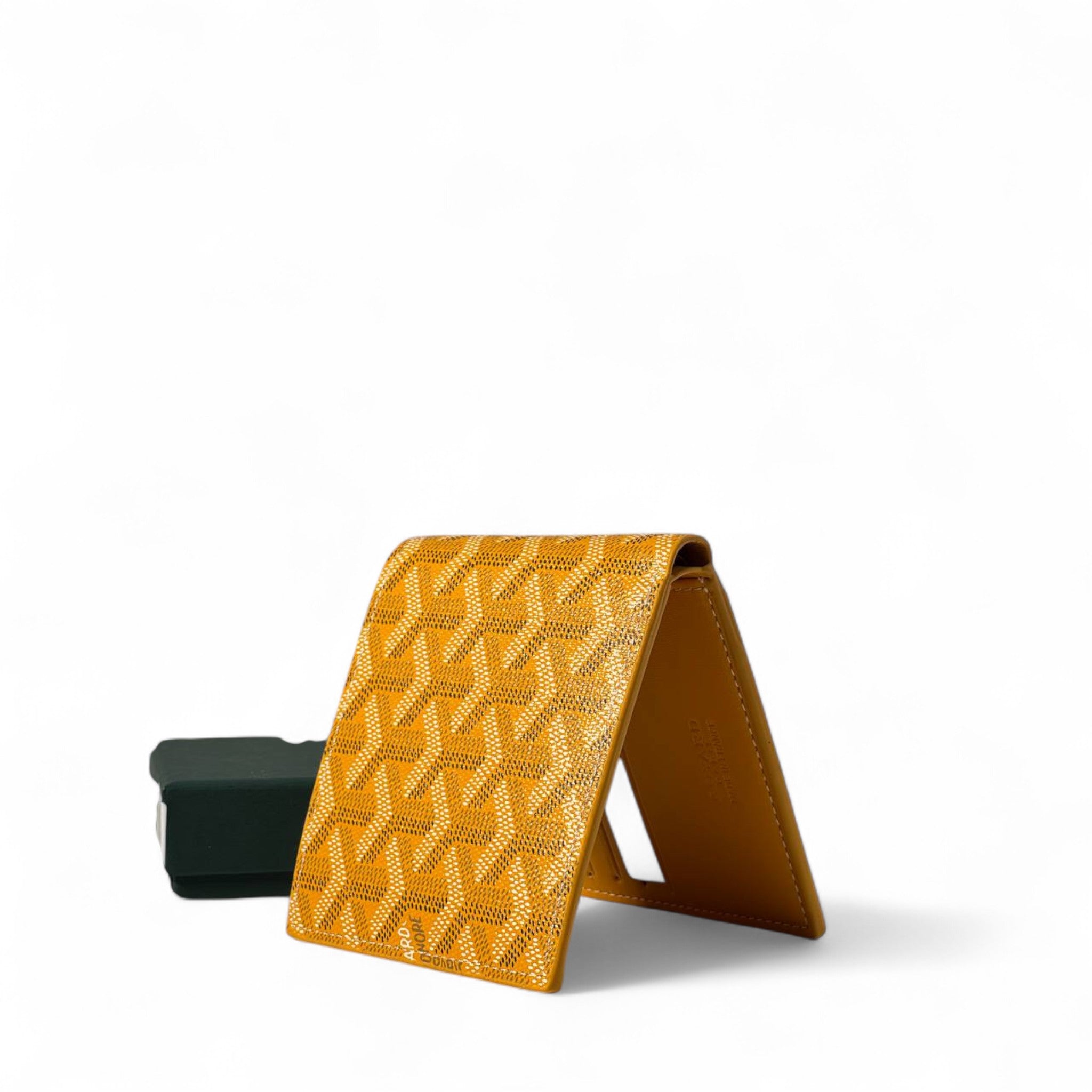 💛 Goyard Yellow Bifold Wallet – Bold Color, Iconic Elegance 💛