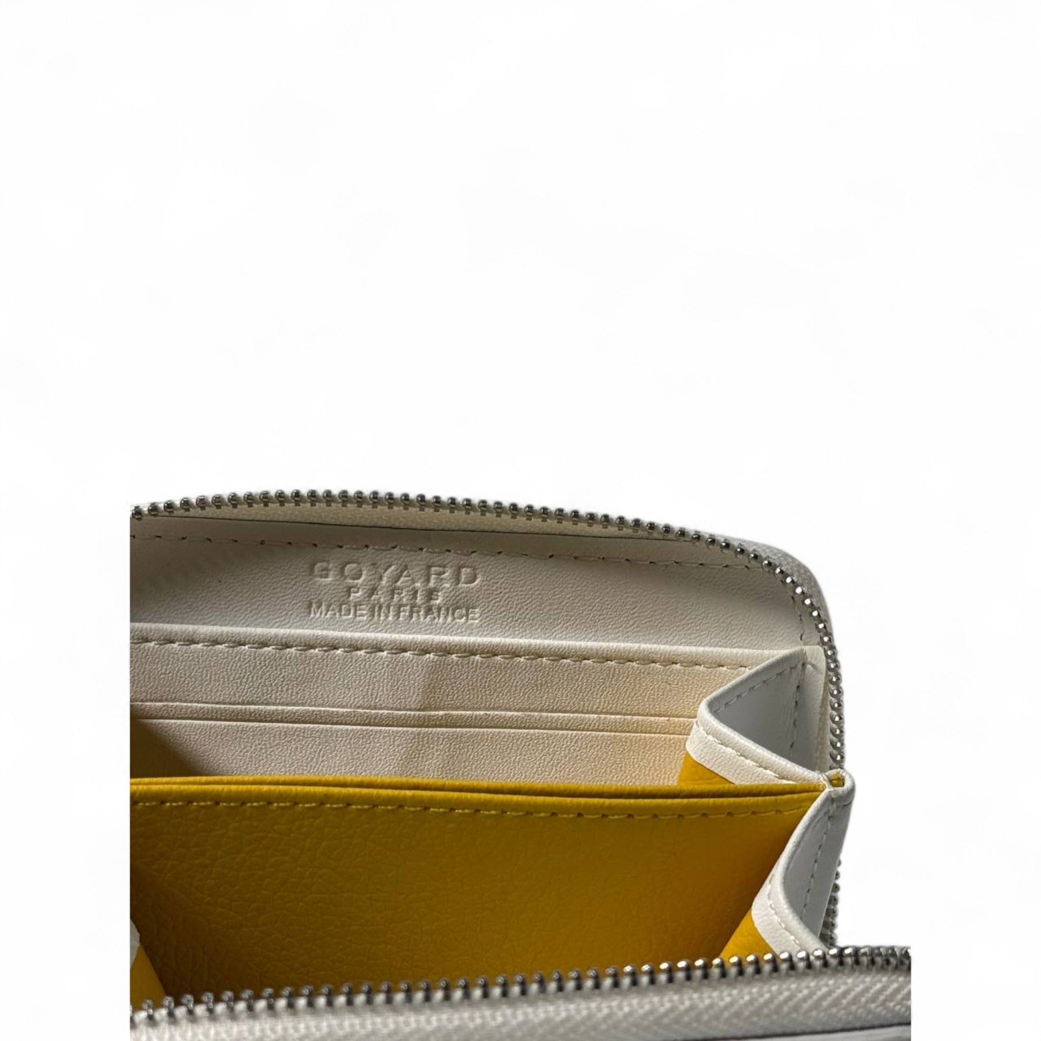 🤍 Goyard Grey Zip Wallet – Minimalist Luxury with a Modern Touch 🤍