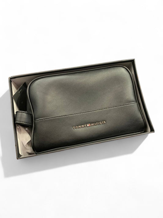 Tommy Hilfiger Sleek Black Leather Pouch