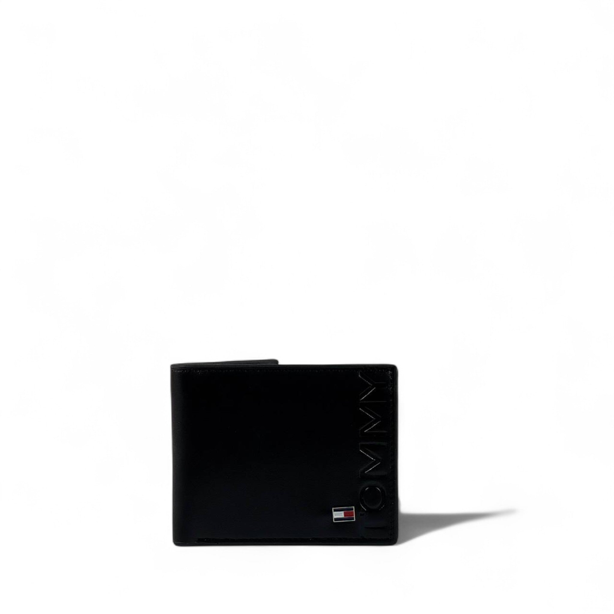 🖤 Tommy Hilfiger Black Leather Wallet – Embossed Logo