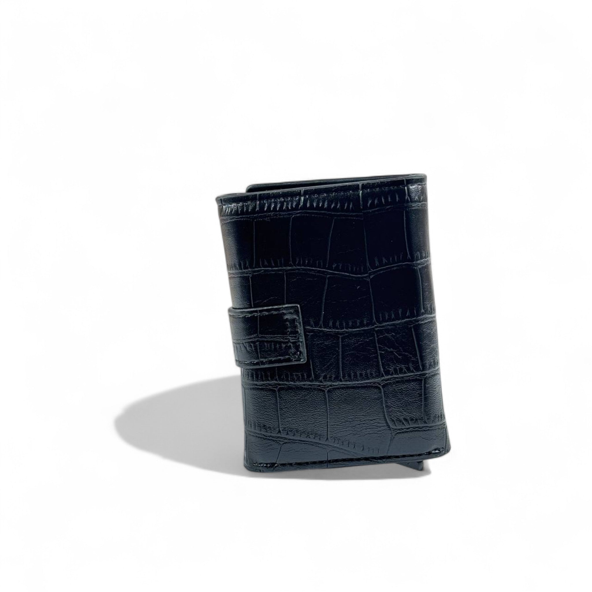 🐊 Lacoste Crocodile-Textured Black Leather Wallet – Strap Closure