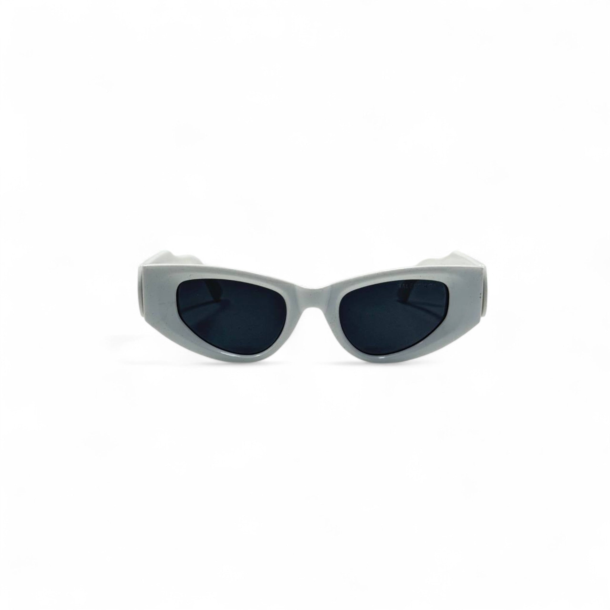 Balenciaga Chunky Oval Sunglasses – Matte White Boldness 🤍🖤