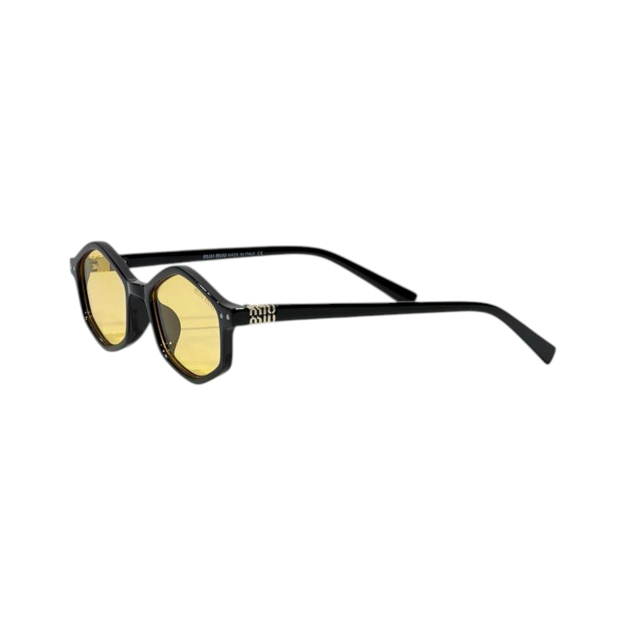 🕶️ Miu Miu Geometric Sunglasses – Contemporary Luxury with Golden Lenses ✨🖤