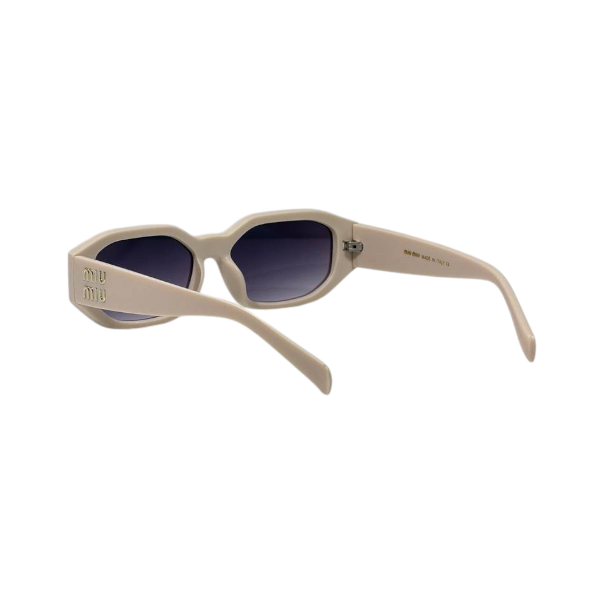 🕶️ Miu Miu Ivory Oversized Sunglasses – Chic Elegance & Modern Luxury ✨🤍