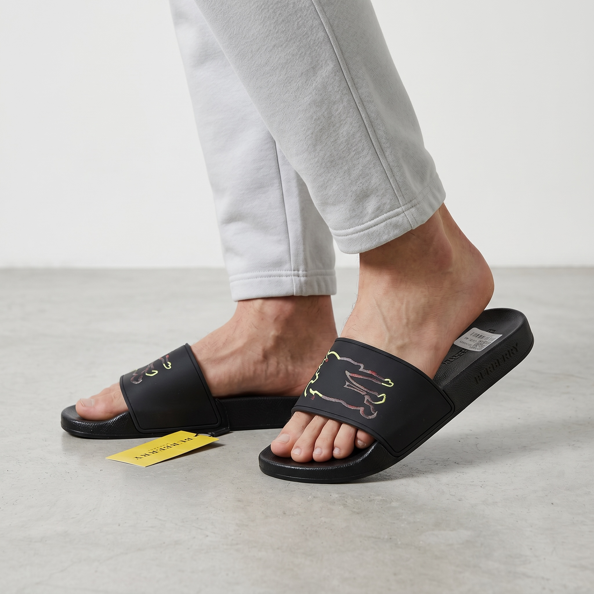 🖤 Burberry Slides – Black Signature Edition 🔥🩴
