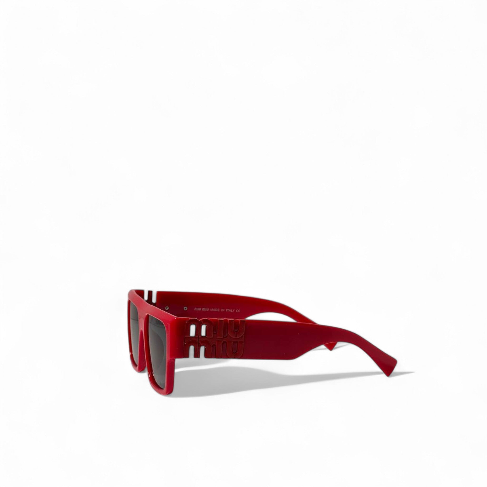 🔴 Miu Miu Bold Red Square Sunglasses – Runway Edge in Full Color 💋🕶️